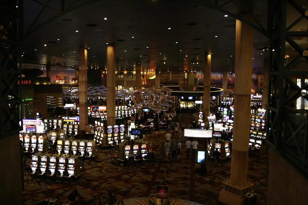 Luci e insegne di Las Vegas, riferimento al mondo del casinò