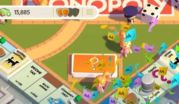 Carte Community Chest con soldi che volano nel tabellone Monopoly Go